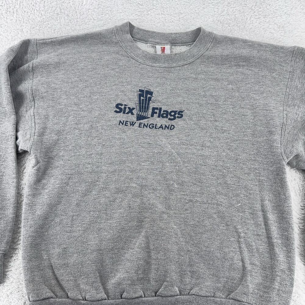 Six Flags New England Sweatshirt Mens M Crewneck Pullover Made USA Theme Park